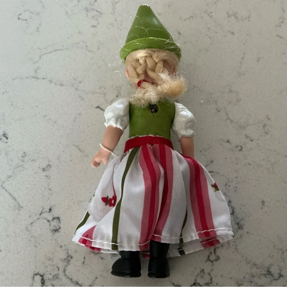 Madame Alexander doll happy meal for McDonalds two dolls